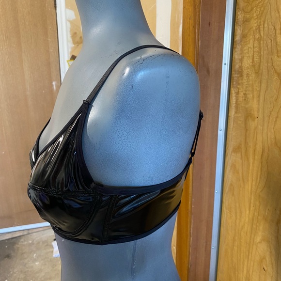 Sexy PU Push-up Bra in Black - Picture 3 of 5